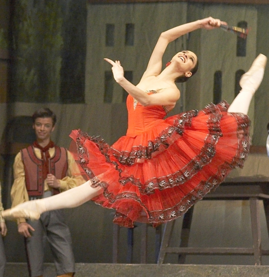 Днес, 22.03, прима-балерината Сара-Нора Кръстева, директор на балета на Софийската опера и балет , празнува рожден ден.