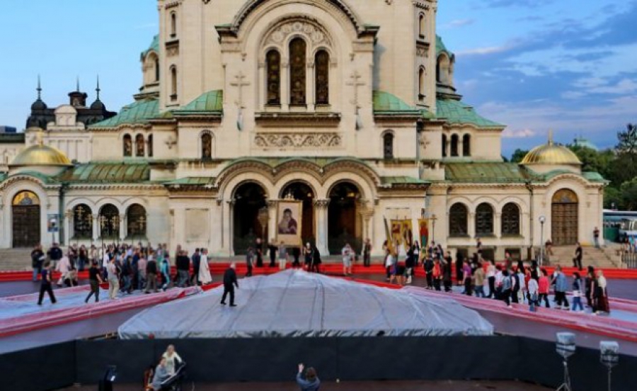 На опера под открито небе - "Борис Годунов" пред храм-паметника "Св. Александър Невски" - vesti.bg - 18 юни 2014