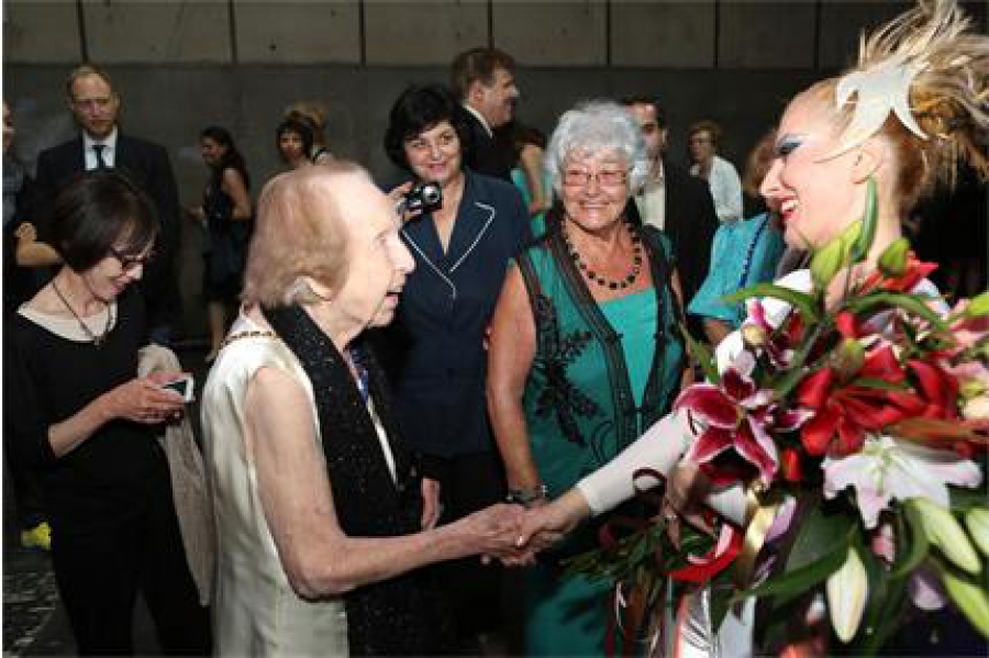 97-годишна американка: Сензационен "Пръстен"! - в-к Труд - 31.07.2014