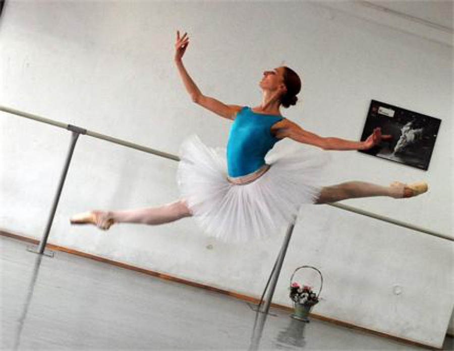 Балетната премиера за сезона: “Спящата красавица” – наполовина дълга и два пъти по-хубава - в-к Труд - 25.10.2014 -  Елизабет Радкова