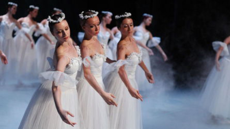 Балетът "Спящата красавица" отново е на родна сцена - БНР - 14.11.2014