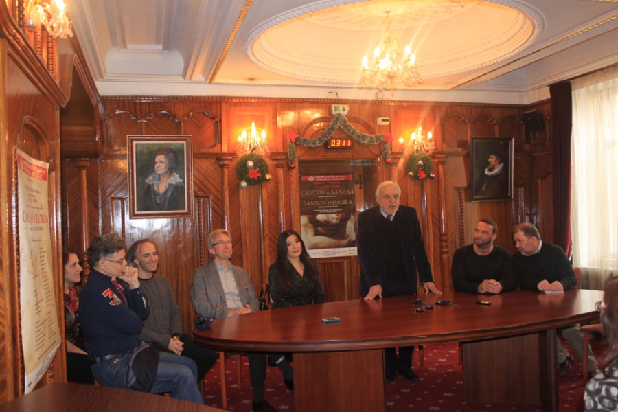 THE COUNTRY OF MADNESS