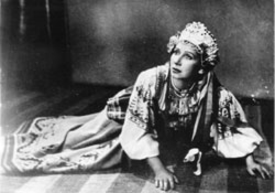 100 ГОДИНИ ОТ РОЖДЕНИЕТО НА РАЙНА МИХАЙЛОВА - Огнян Стамболиев