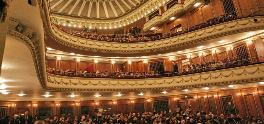 в. Животът днес - Националната опера с нов жест към зрителите