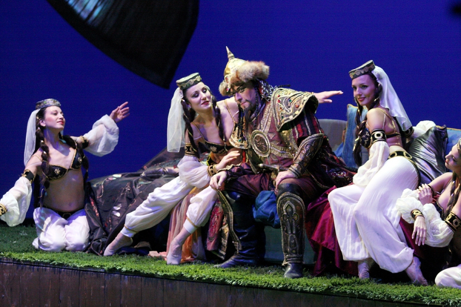 КОНЧАК - ЕДИН ЗАПОМНЯЩ СЕ ОБРАЗ В "КНЯЗ ИГОР" ИЗПЪЛНЕН ОТ ДВАМА ГОЛЕМИ БАСИ НА СОФИЙСКАТА ОПЕРА