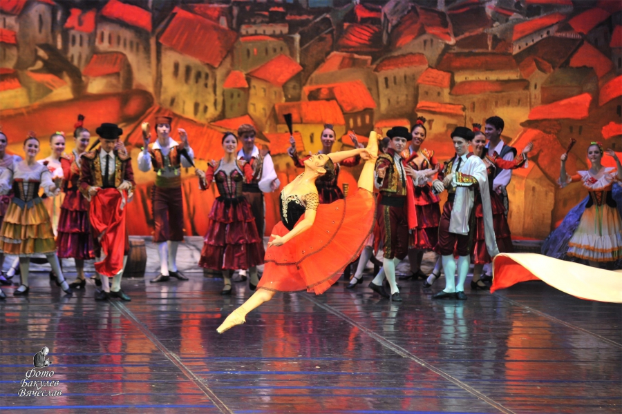 Само на 14 май гледайте звездата на бразилския балет Аманда Гомеш като Китри в ДОН КИХОТ.