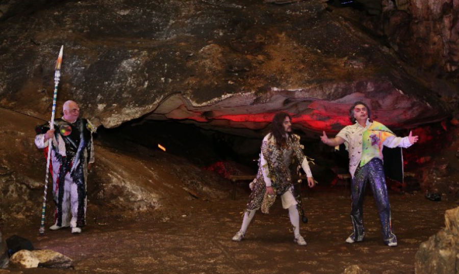DER NEUE MERKER - BELOGRADCHIK/Bulgarien: WAGNER IN DER HÖHLE – 22. Juli 2017