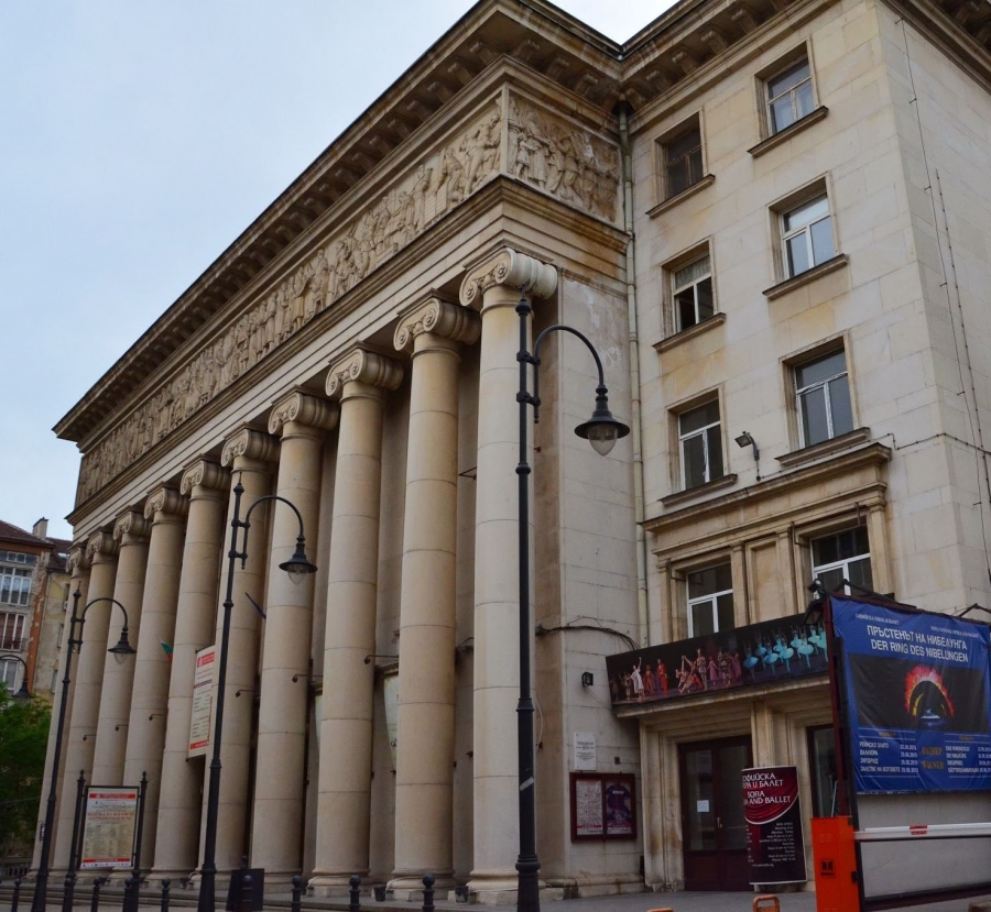 The entrance for the spectacles for children on the Small stage is on the 1, Vrabcha Str. (the entrance behind the parking of the Opera)
