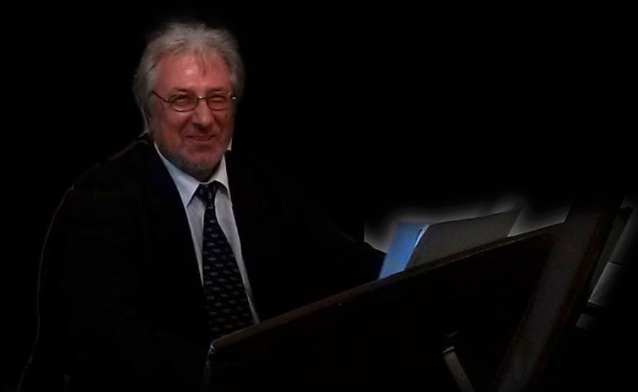Представлението на "Пепеляшка" от Джоакино Росини на 13.01 се посвещава на светлата памет на дългогодишния пианист  Ивайло Иванов