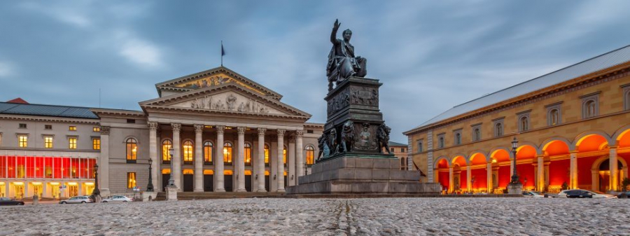 НА ОПЕРА В МЮНХЕН - Наричат Баварската опера  Bayerische Staatsoper - „пеещото сърце на Мюнхен”.