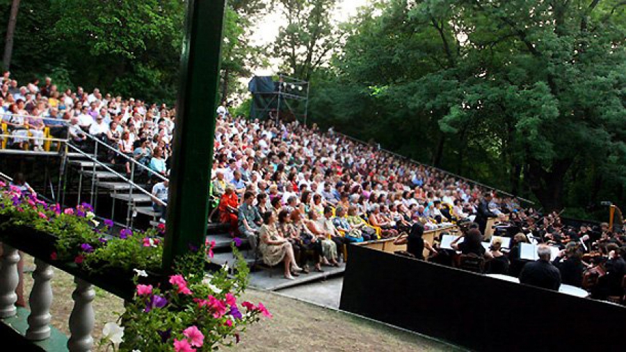 Part of the General terms and conditions of the Sofia Opera and Ballet for spectacles in the open air in the park of the G. S. Rakovski Military Academy