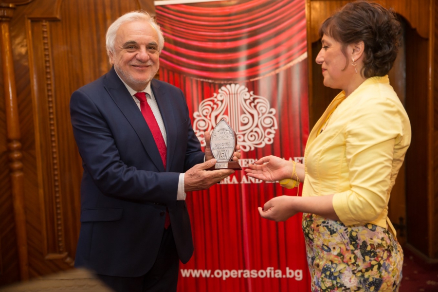 Maestro Plamen Kartaloff is winner of the annual Zonta Club of Saint Sofia 2019 Award