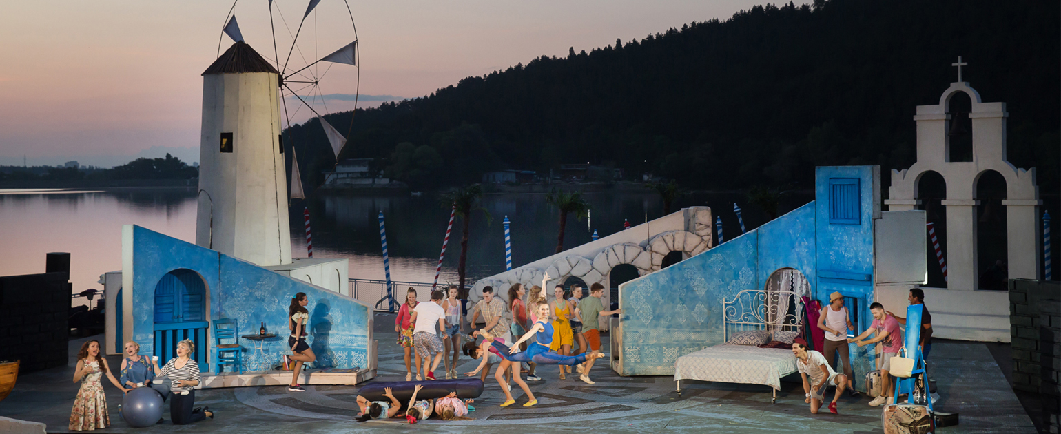 Мюзикъл на вода: Панчаревското езеро става сцена на "Мама мия"