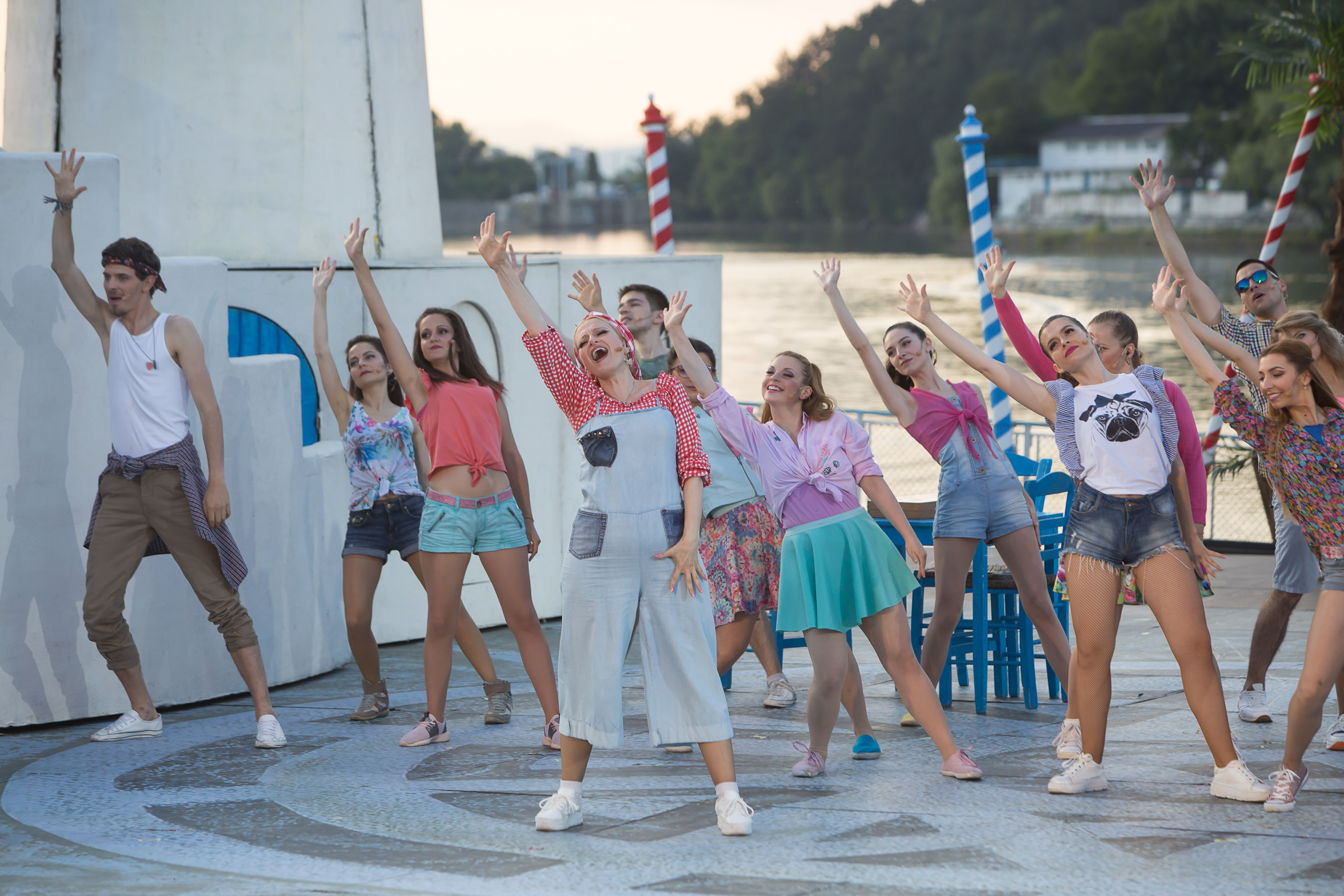 Последен спектакъл на мюзикъла "Mamma Mia!" на езерото Панчарево