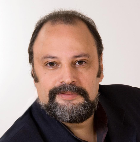 The baritone Niko Isakov will receive the Golden Lyre Award by the Union of Bulgarian Musicians and Dancers