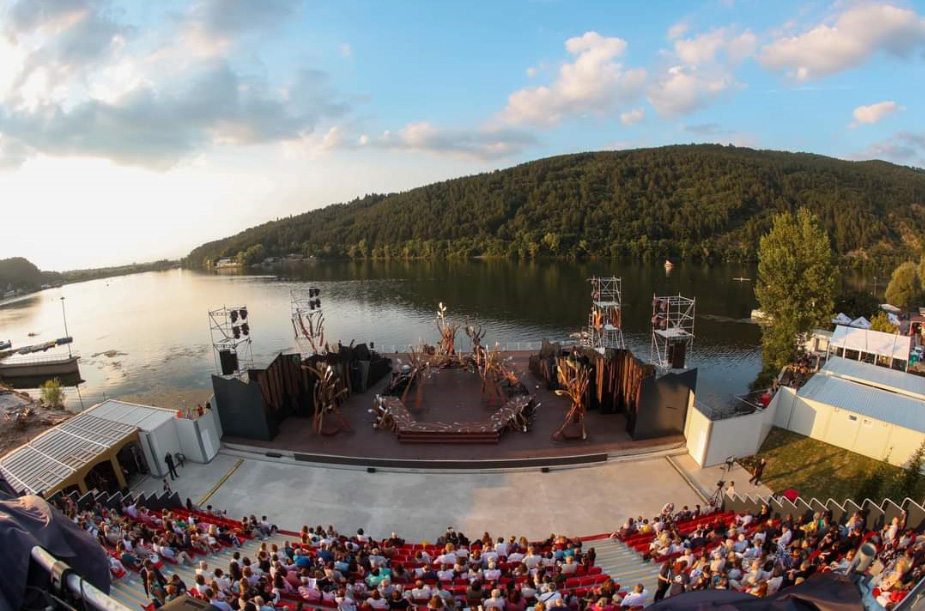 Продължаваме да ви споделяме прекрасни отзиви за "Жената от езерото" от Джоакино Росини