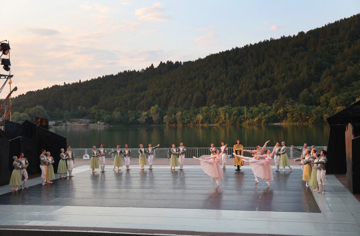 Снимка: „ЛЕБЕДОВО ЕЗЕРО“ от Пьотър Илич Чайковски