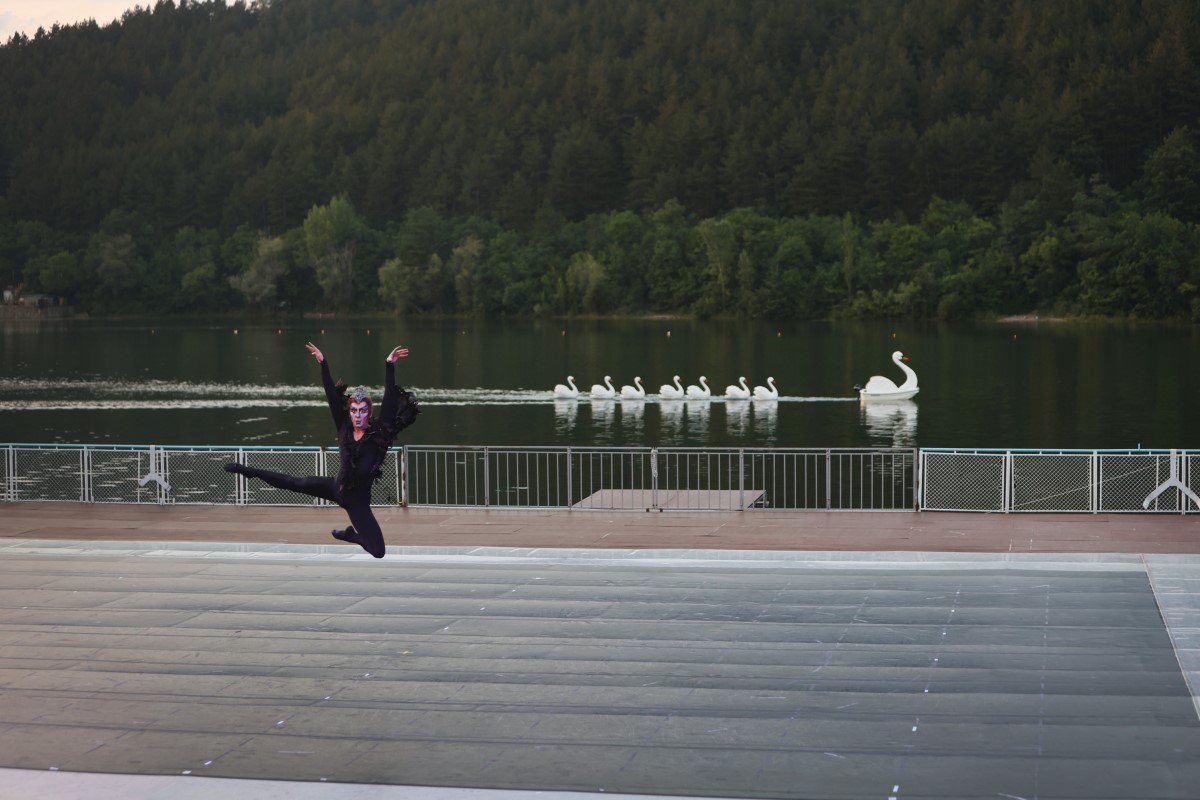 Снимка: „ЛЕБЕДОВО ЕЗЕРО“ от Пьотър Илич Чайковски