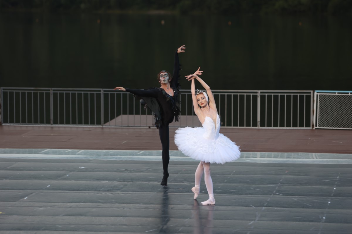 Снимка: „ЛЕБЕДОВО ЕЗЕРО“ от Пьотър Илич Чайковски