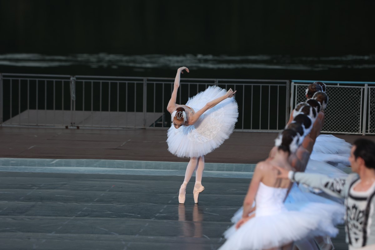 Снимка: „ЛЕБЕДОВО ЕЗЕРО“ от Пьотър Илич Чайковски