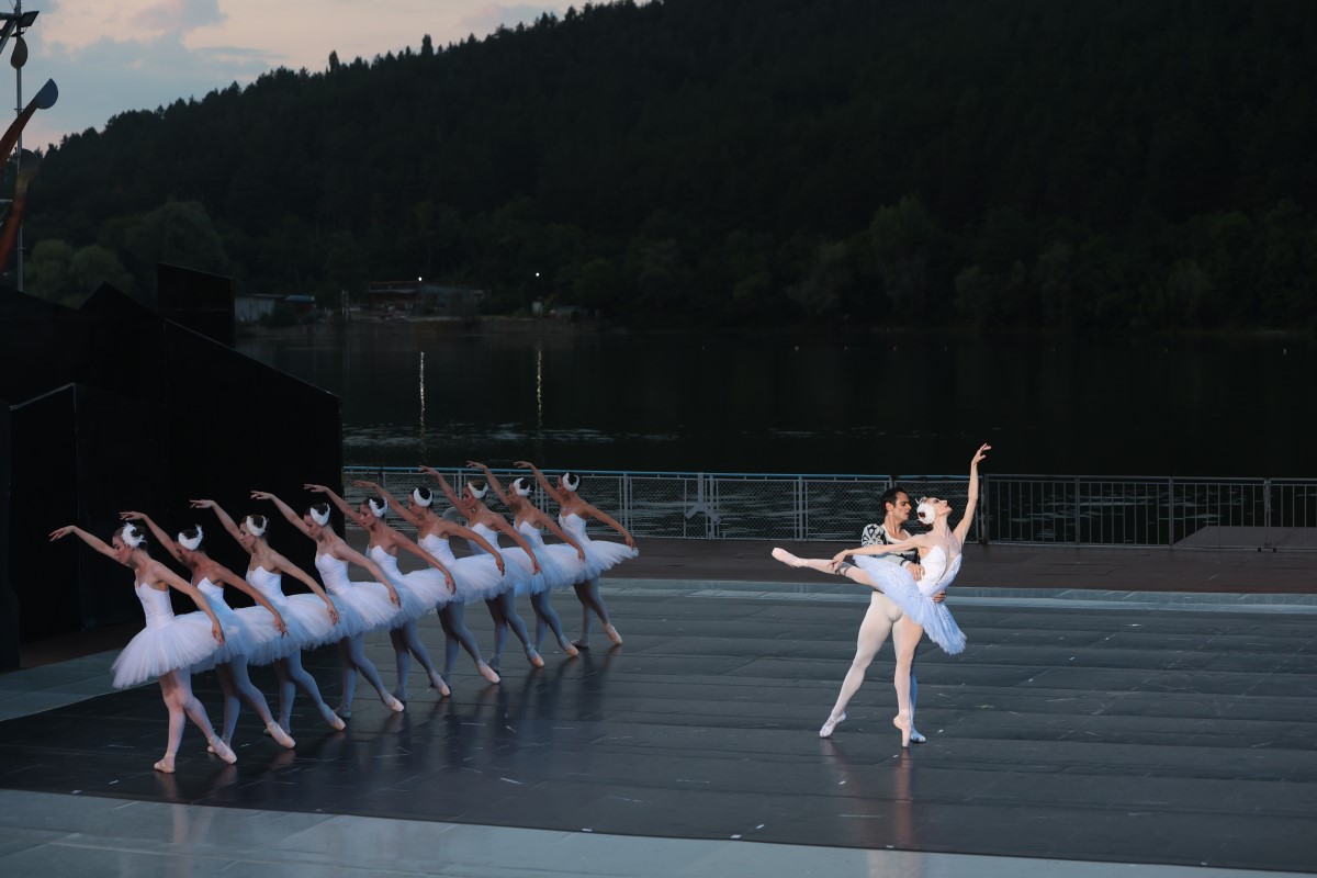 Снимка: „ЛЕБЕДОВО ЕЗЕРО“ от Пьотър Илич Чайковски