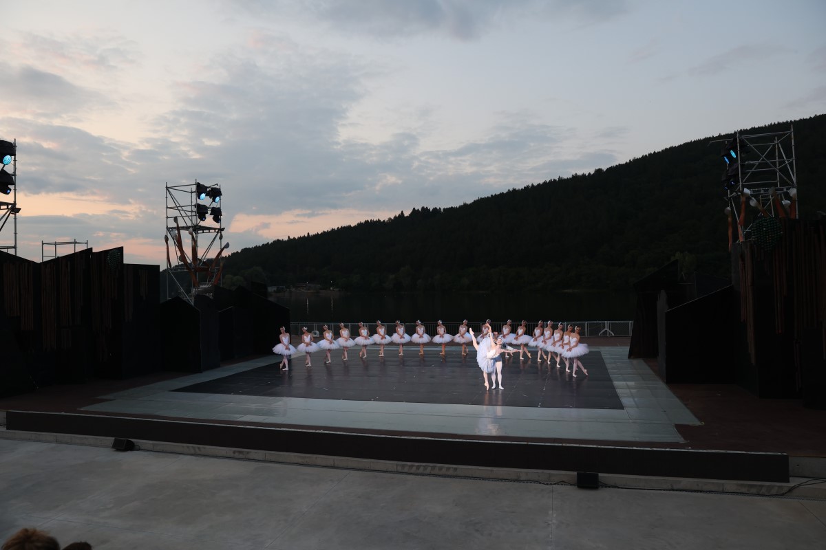 Снимка: „ЛЕБЕДОВО ЕЗЕРО“ от Пьотър Илич Чайковски