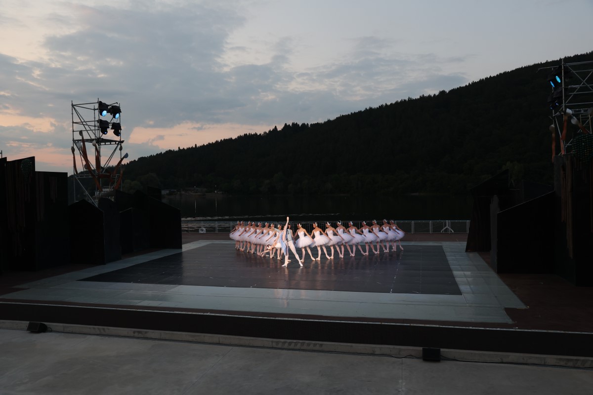 Снимка: „ЛЕБЕДОВО ЕЗЕРО“ от Пьотър Илич Чайковски