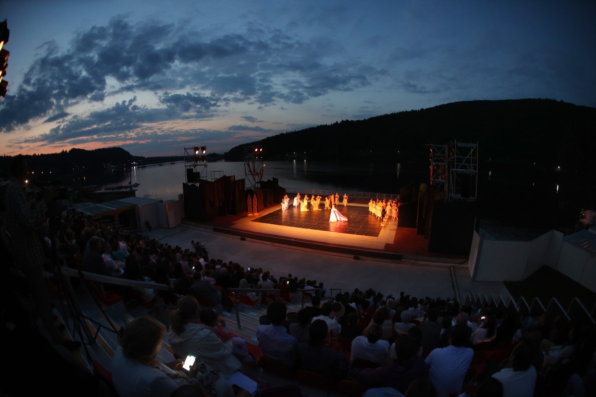 Снимка: „ЛЕБЕДОВО ЕЗЕРО“ от Пьотър Илич Чайковски