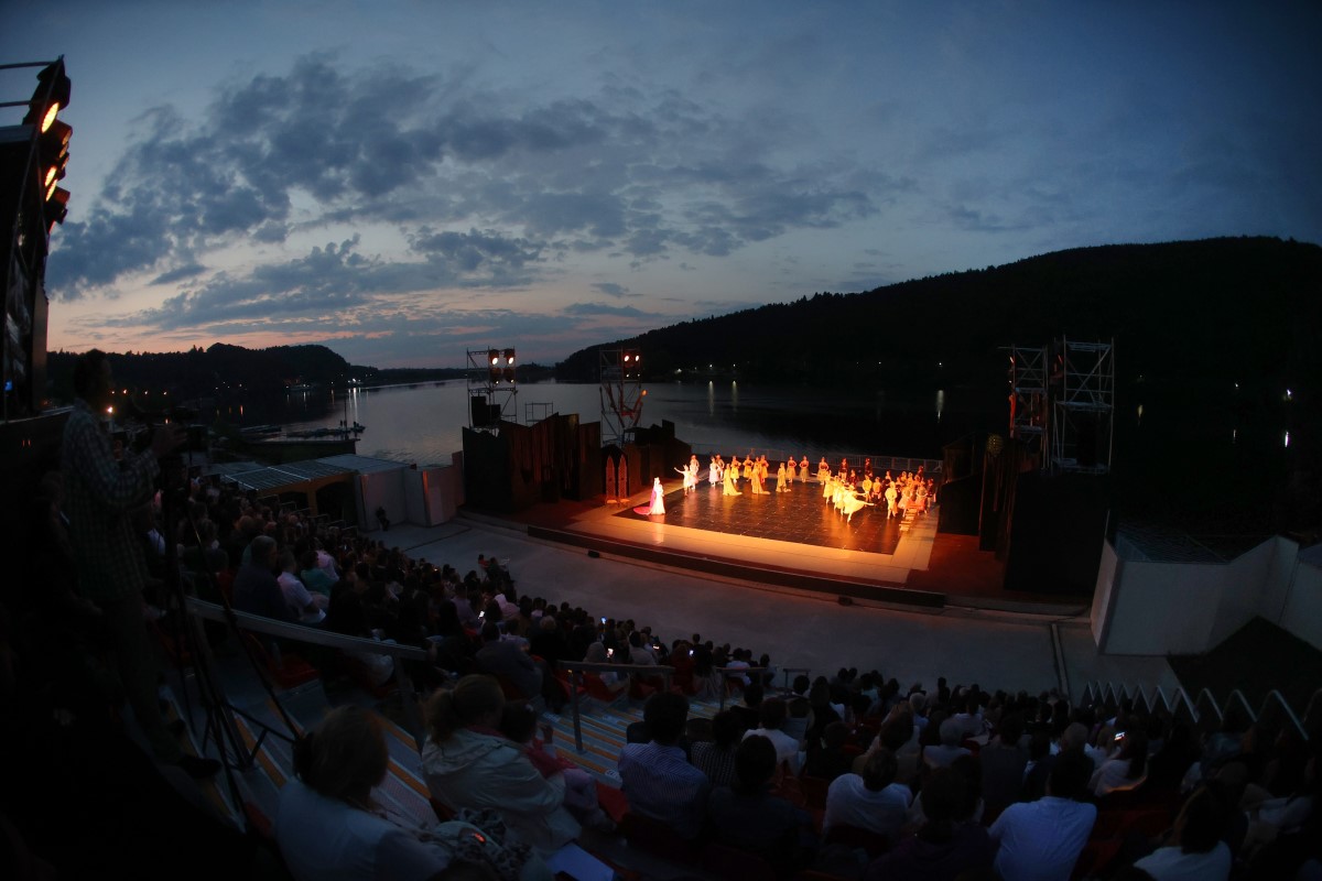 Снимка: „ЛЕБЕДОВО ЕЗЕРО“ от Пьотър Илич Чайковски