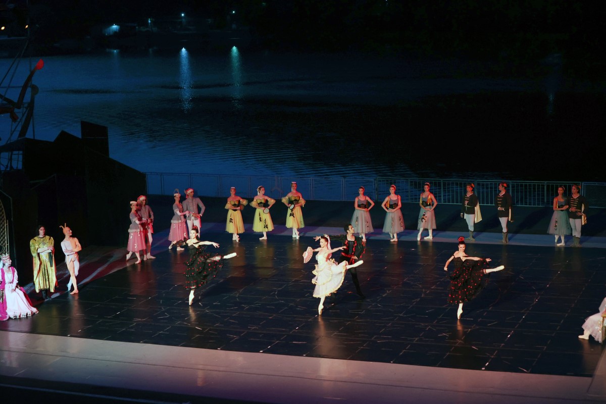 Снимка: „ЛЕБЕДОВО ЕЗЕРО“ от Пьотър Илич Чайковски