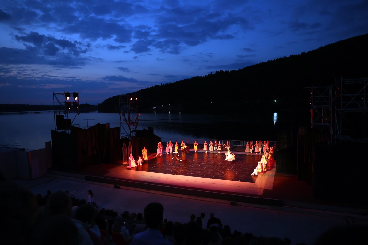 Снимка: „ЛЕБЕДОВО ЕЗЕРО“ от Пьотър Илич Чайковски