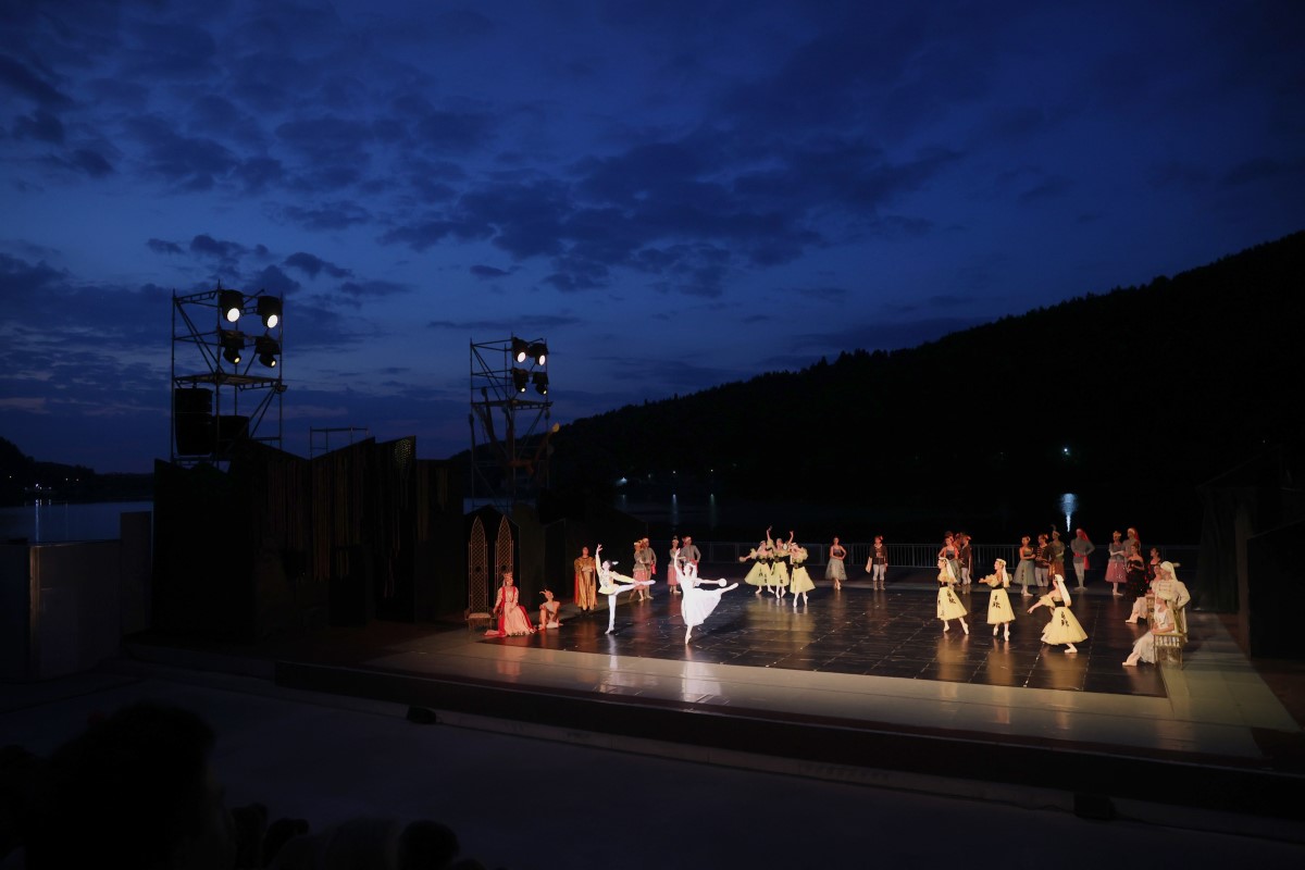 Снимка: „ЛЕБЕДОВО ЕЗЕРО“ от Пьотър Илич Чайковски