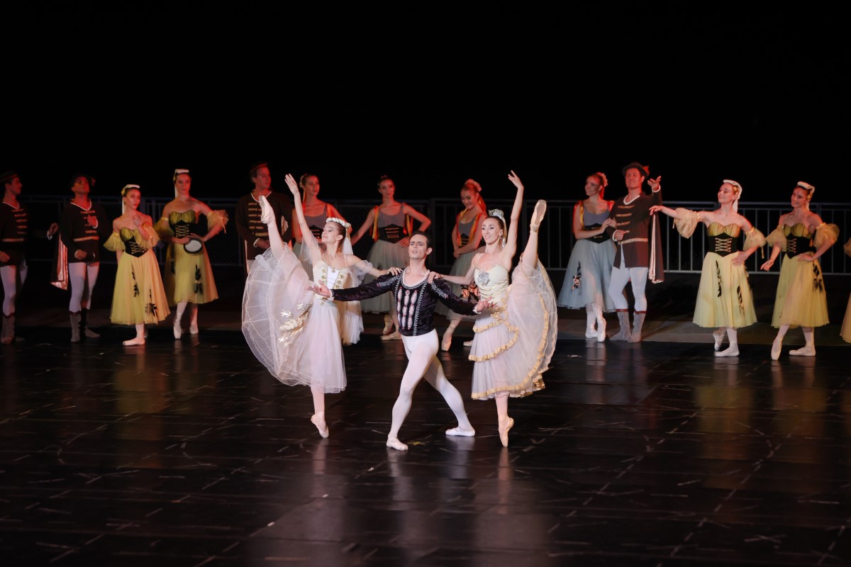 Снимка: „ЛЕБЕДОВО ЕЗЕРО“ от Пьотър Илич Чайковски