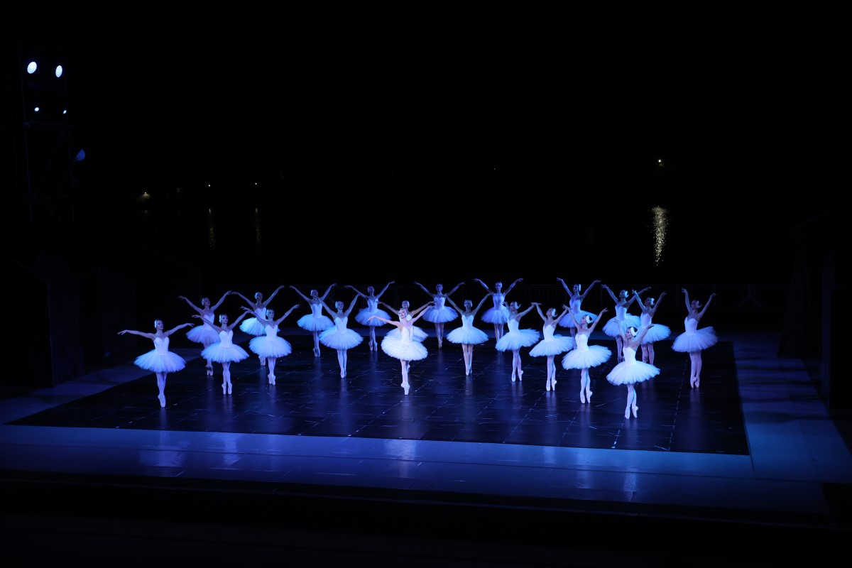 Снимка: „ЛЕБЕДОВО ЕЗЕРО“ от Пьотър Илич Чайковски