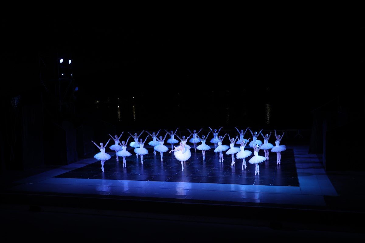 Снимка: „ЛЕБЕДОВО ЕЗЕРО“ от Пьотър Илич Чайковски