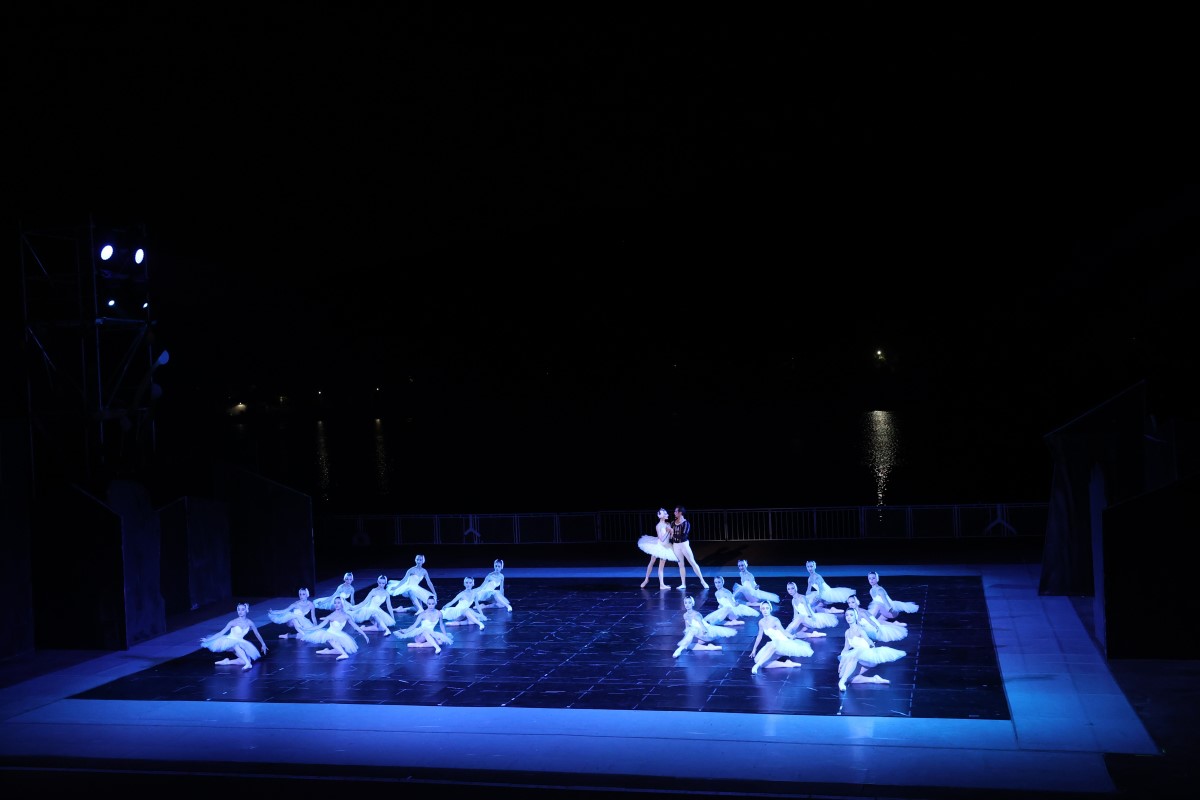 Снимка: „ЛЕБЕДОВО ЕЗЕРО“ от Пьотър Илич Чайковски