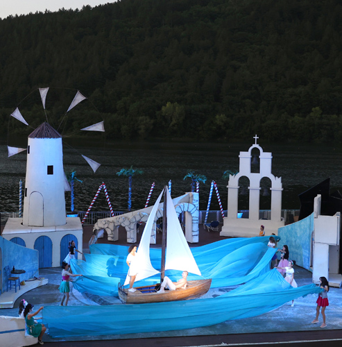 "MAMMA MIA!" продължава на лятната ни сцена "Музи на водата" езеро Панчарево!