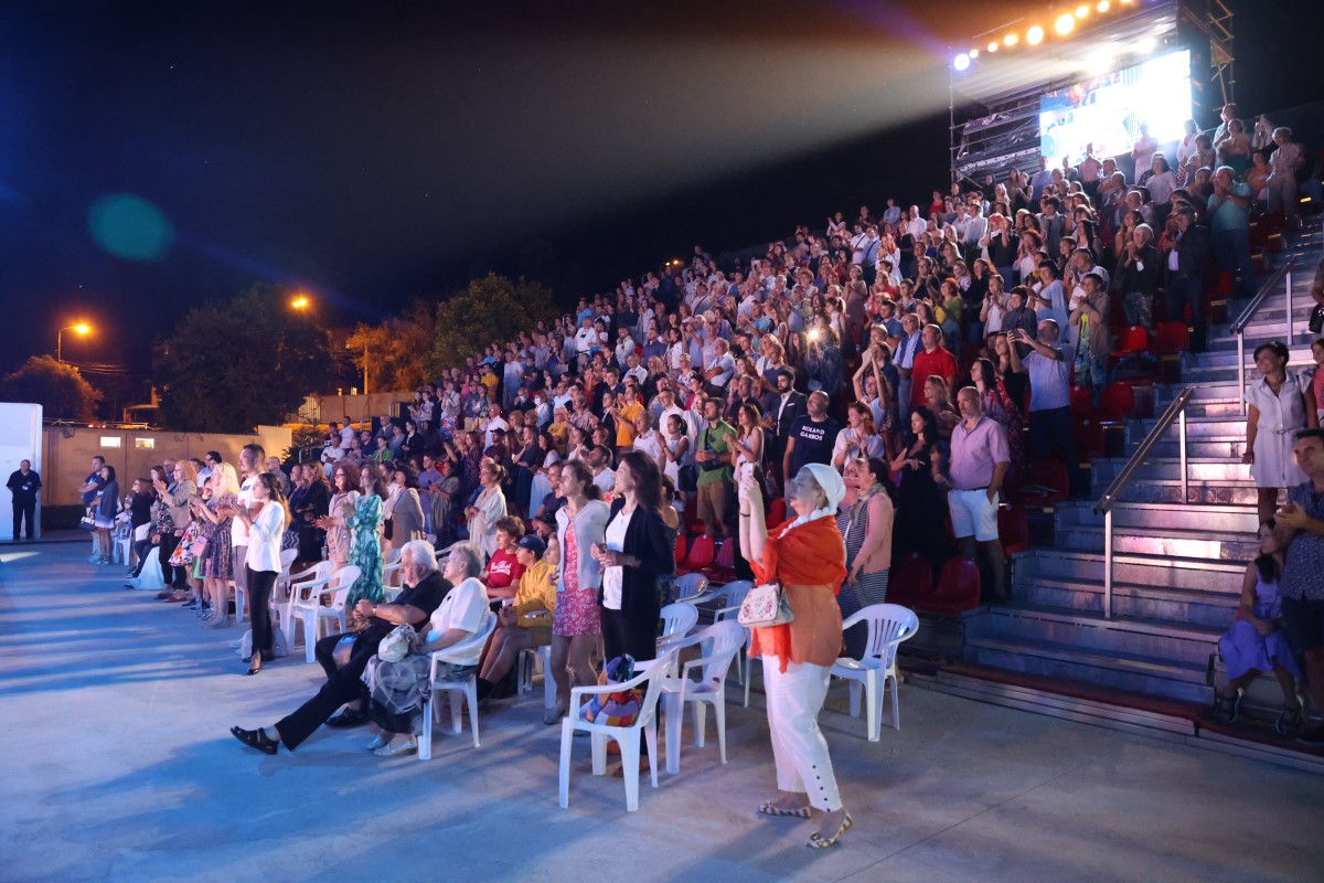 For the fourth consecutive year the summer festival "Muses on the Water" opens on Lake Pancharevo