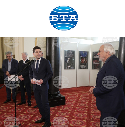 The National Assembly is hosting a photo exhibition "Premier Opera Spectacles"