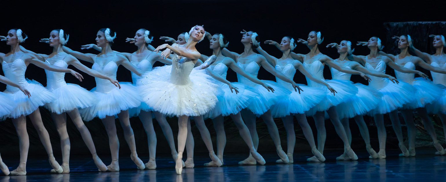 От 4 до 7 август включително, от 20ч. фестивалът „Музи на водата“ продължава с балетния шедьовър на Чайковски „Лебедово езеро“!