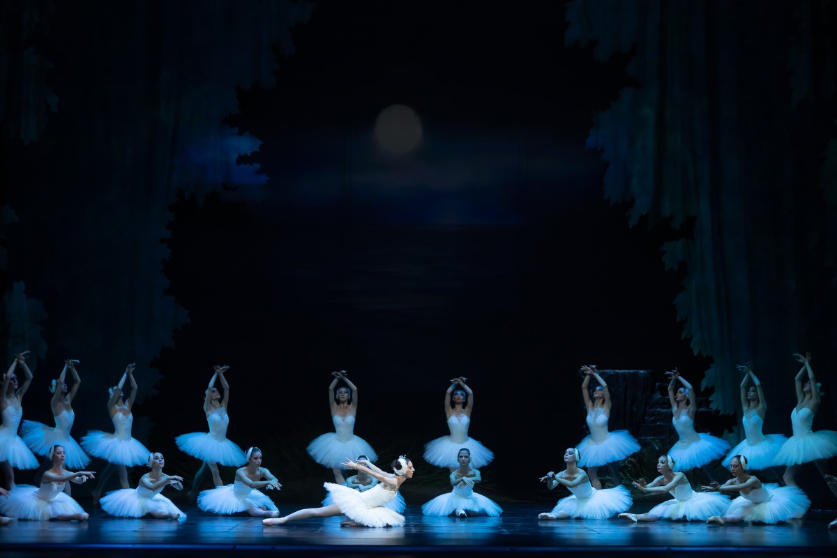 Снимка: Балетния шедьовър на Чайковски „Лебедово езеро“!