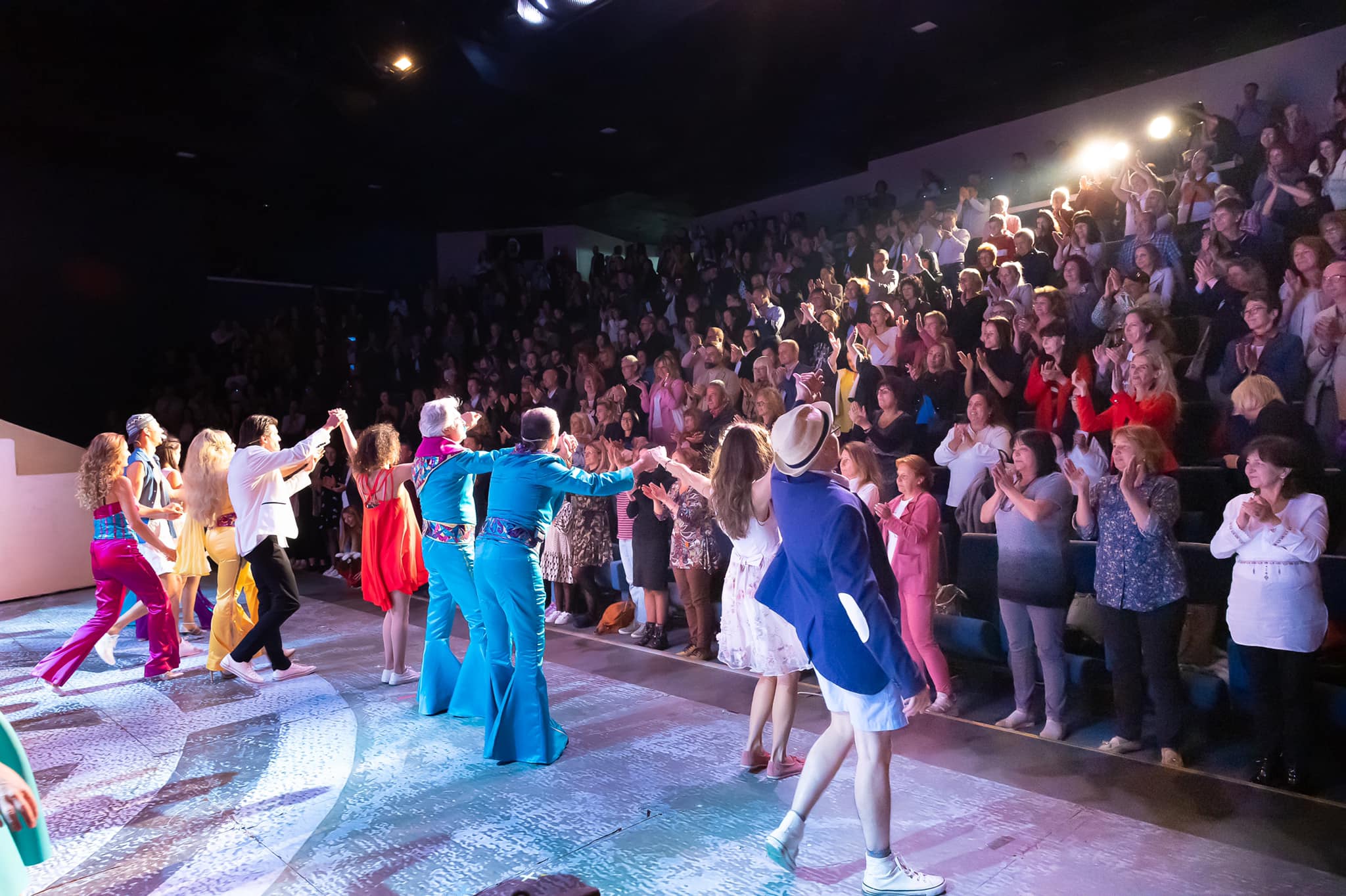 Снимка: На 3 октомври в зала "Пейо Яворов - Благоевград, мюзикълът MAMMA MIA! отбеляза своето 99-о представление.