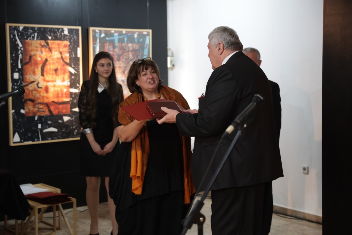 Photo: Басът Димитър Станчев е награден със Златен век и звезда