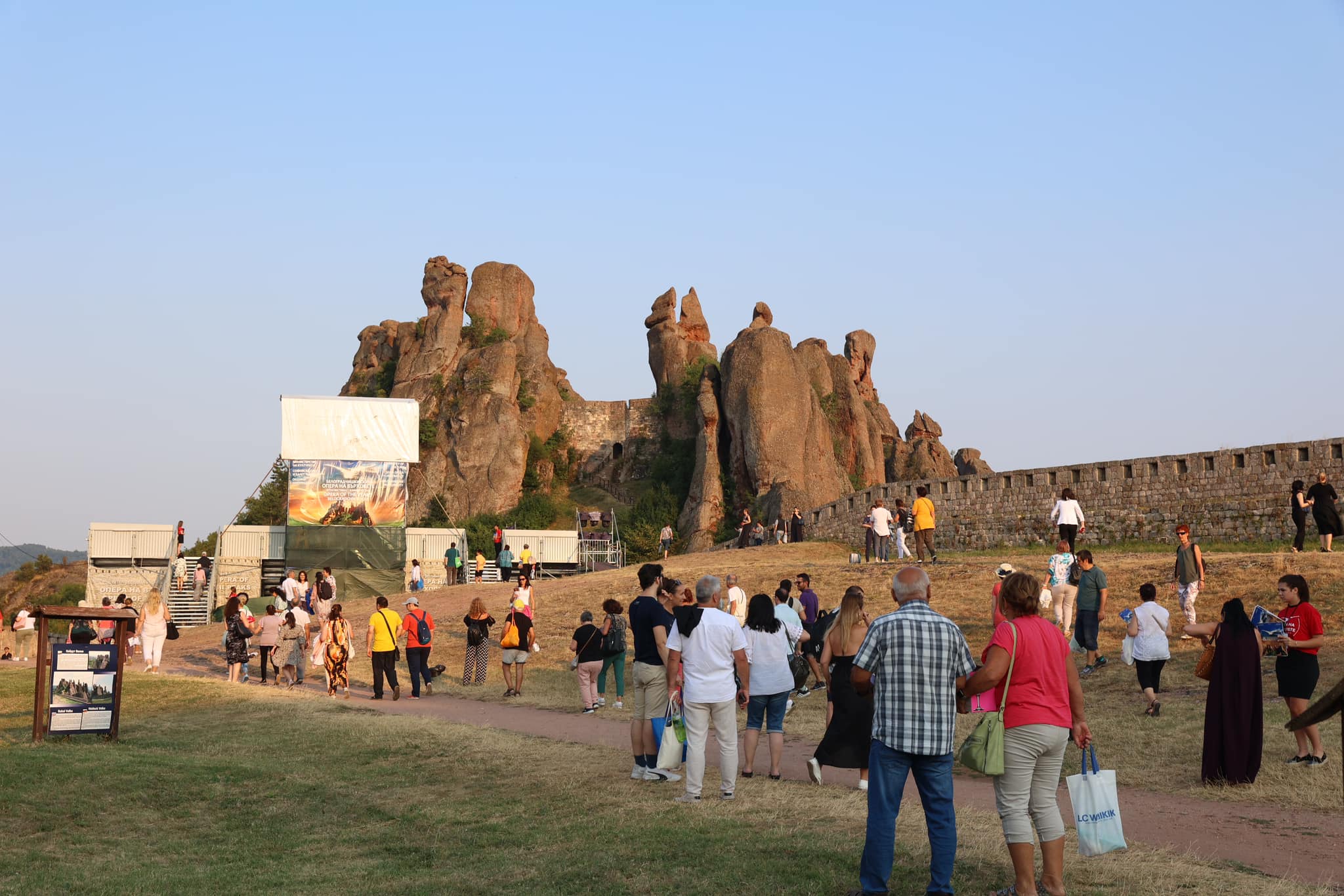 OPERA OF THE PEAKS" will soar again this year over the Belogradchik Rocks