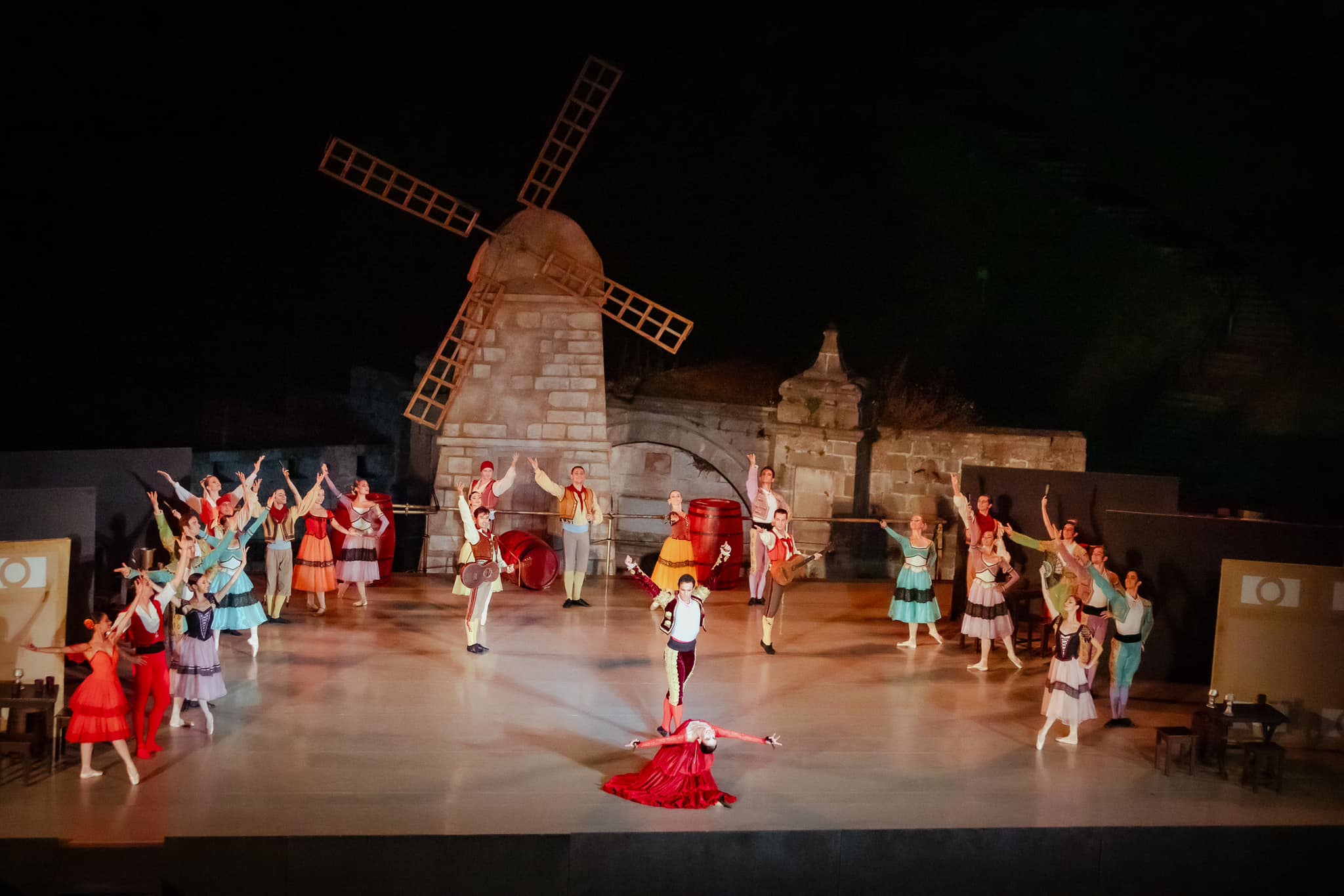 Снимка: Балетния спектакъл „Дон Кихот“ от Лудвиг Минкус на лятна сцена “Опера на върховете”