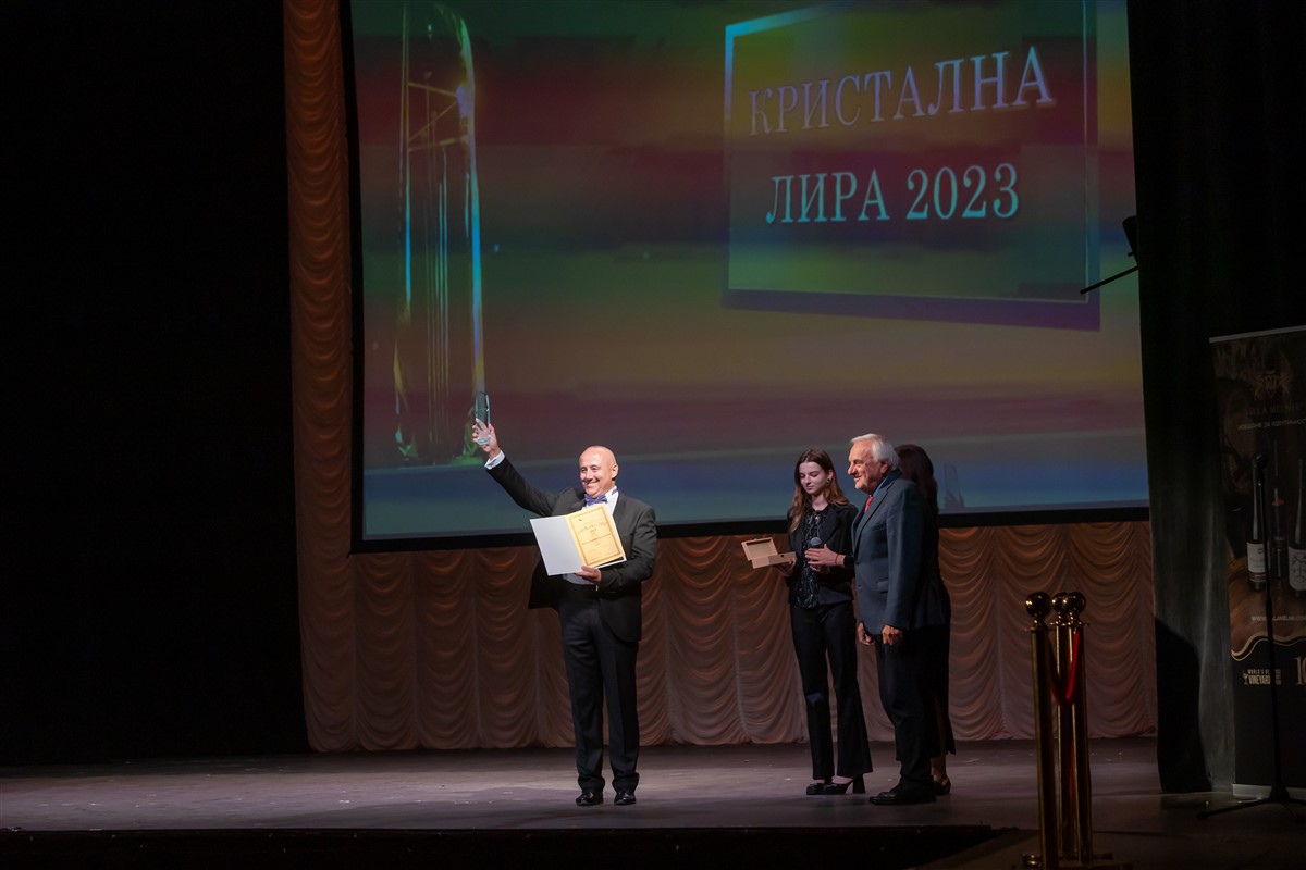 Photo: „Кристална лира“ за цялостен принос на акад. Пламен Карталов