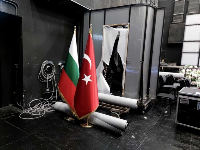 Ататюрк пред Тоска в София, Тоска от София в „Ататюрк“ / Площад СЛАВЕЙКОВ