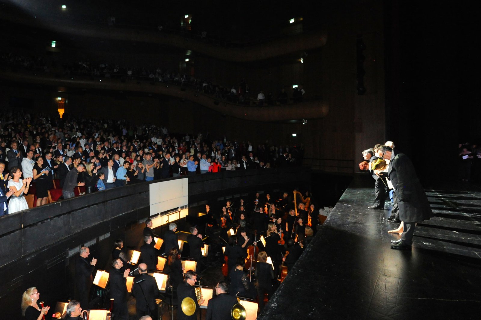 Photo: Над две хиляди души в Истанбул аплодираха оперния спектакъла “Тоска”