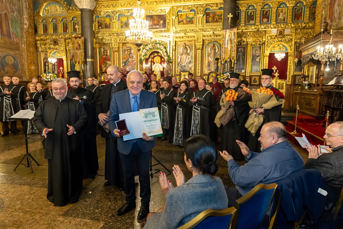 Photo: Пламен Карталов получи високо отличие – ордена „Св. Йоан Кукузел“