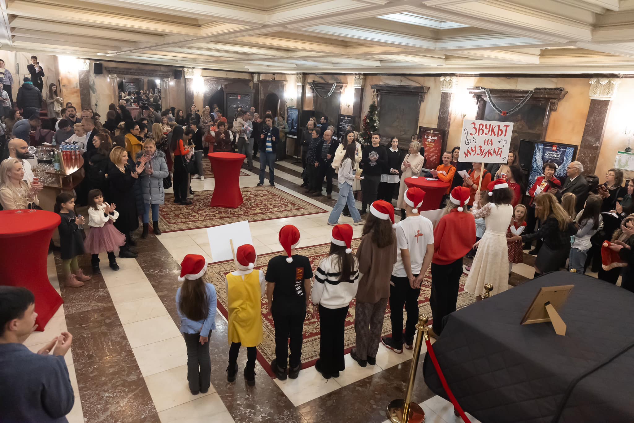 Снимка: Флашмоб на “Звукът на музиката” превзе Софийската опера